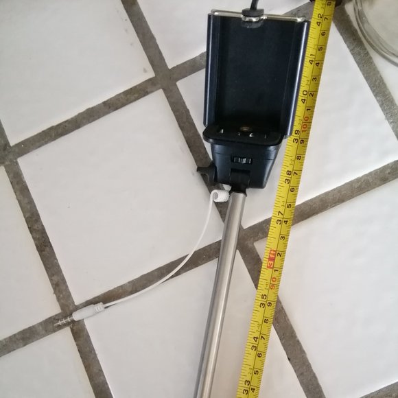 Extendable Selfie Stick Mono-pod - Picture 3 of 5